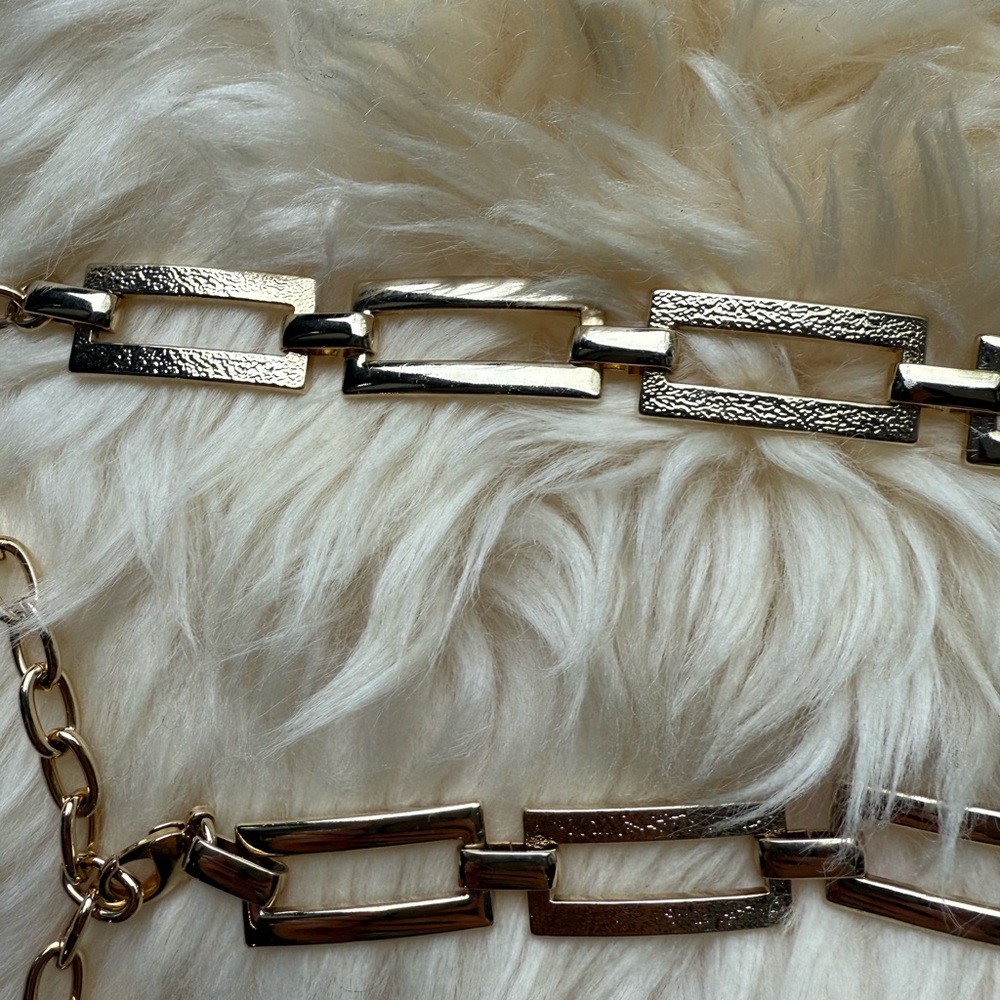 Gold Rectangular Link Belt - Picture 4 of 6